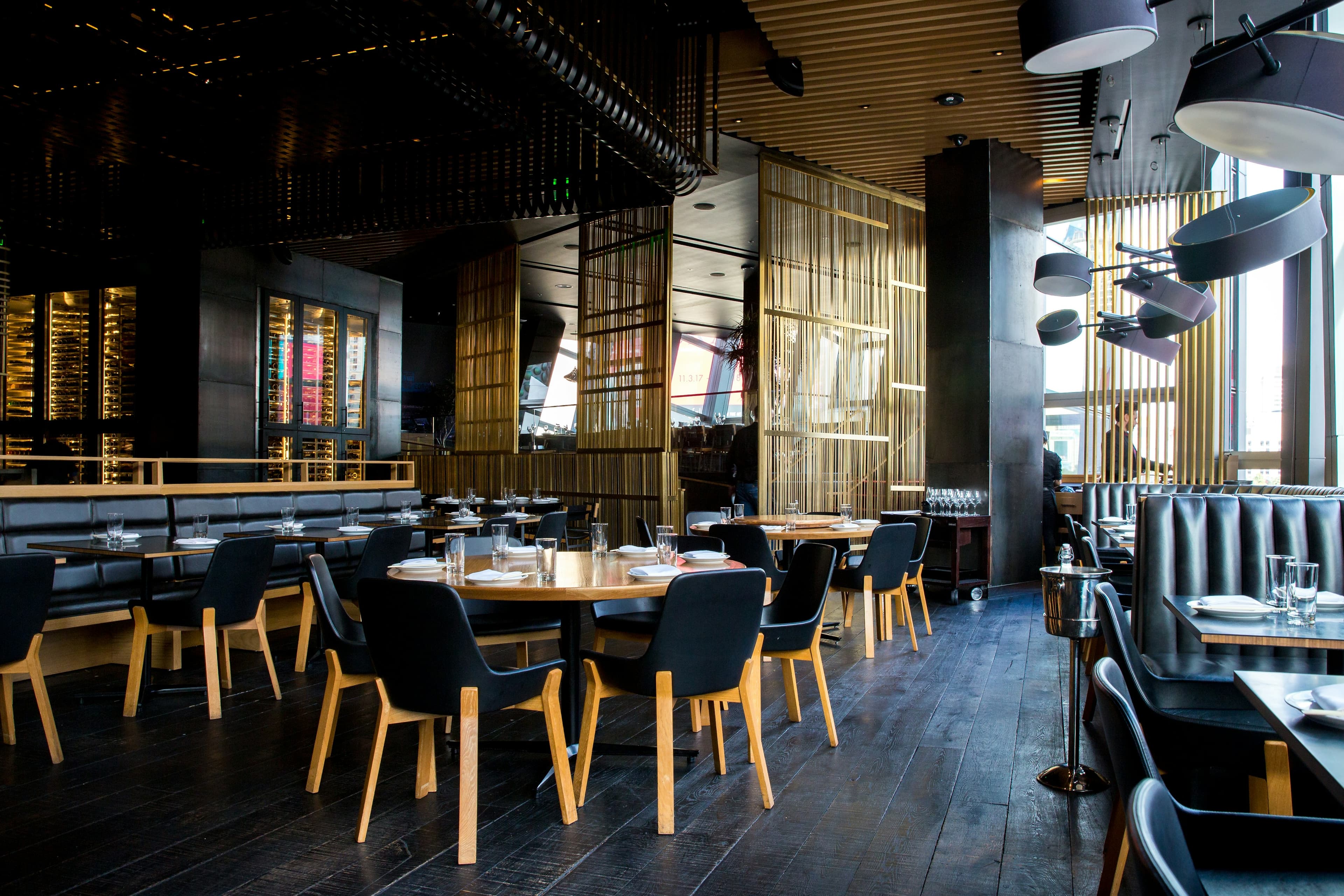 JE KOYO dining room